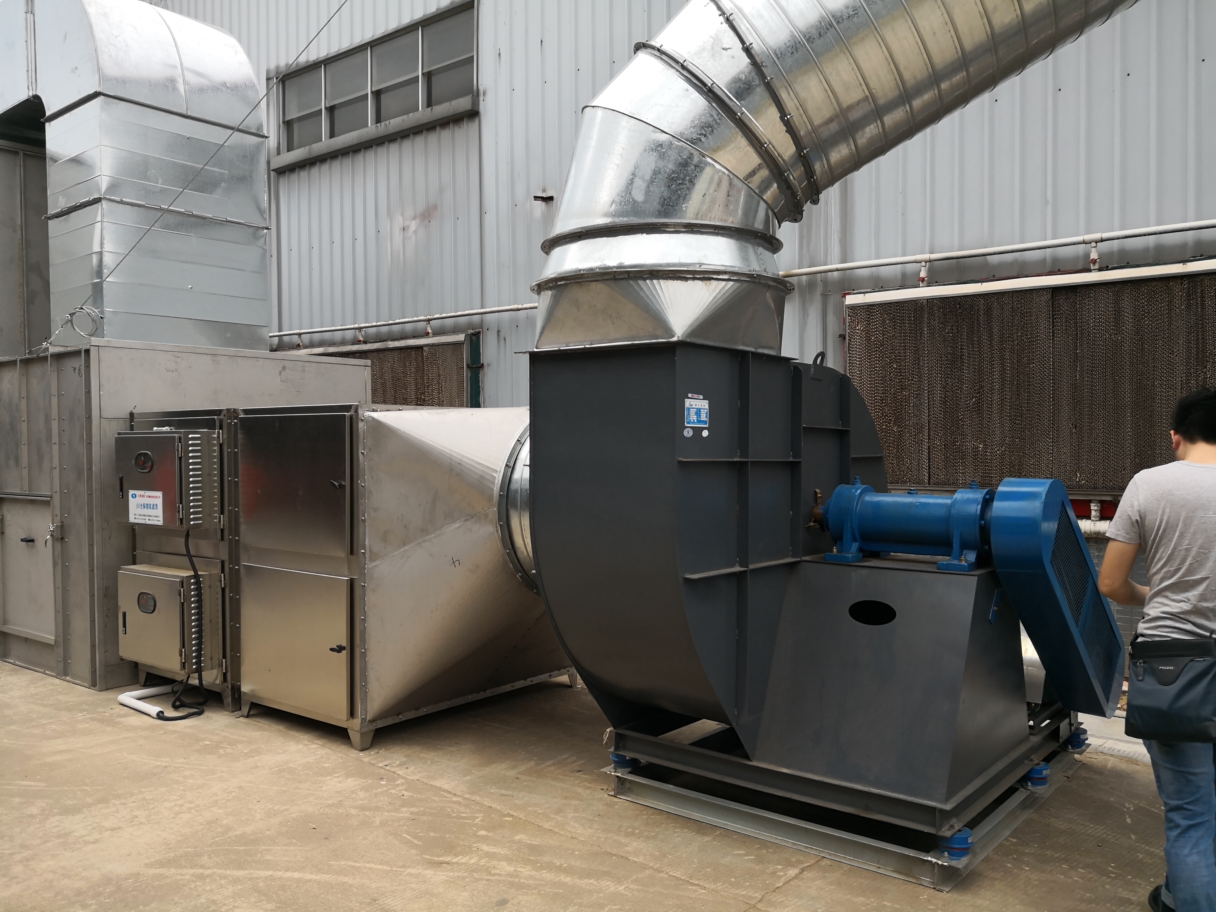 安裝柜式離心風(fēng)機(jī)應(yīng)該遵守哪些要求? 安裝柜式離心風(fēng)機(jī)應(yīng)該遵守哪些要求?